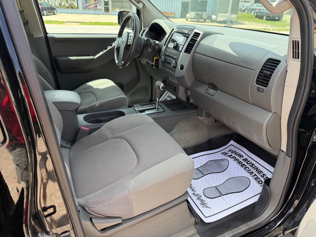 2012 Nissan Frontier Image 16