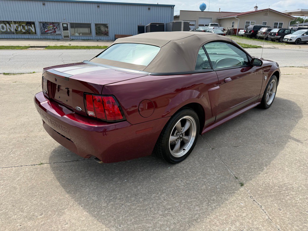 2004 Ford Mustang Image 7