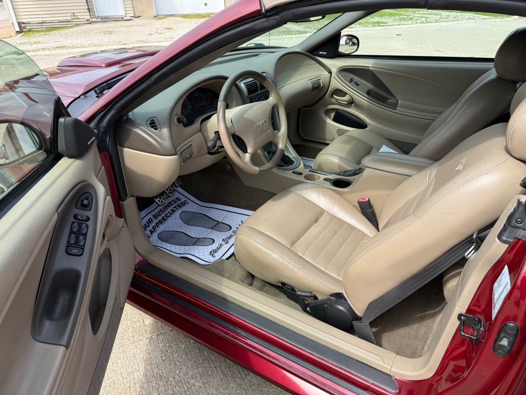 2004 Ford Mustang Image 9
