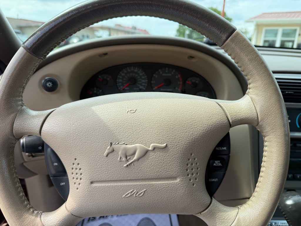 2004 Ford Mustang Image 11