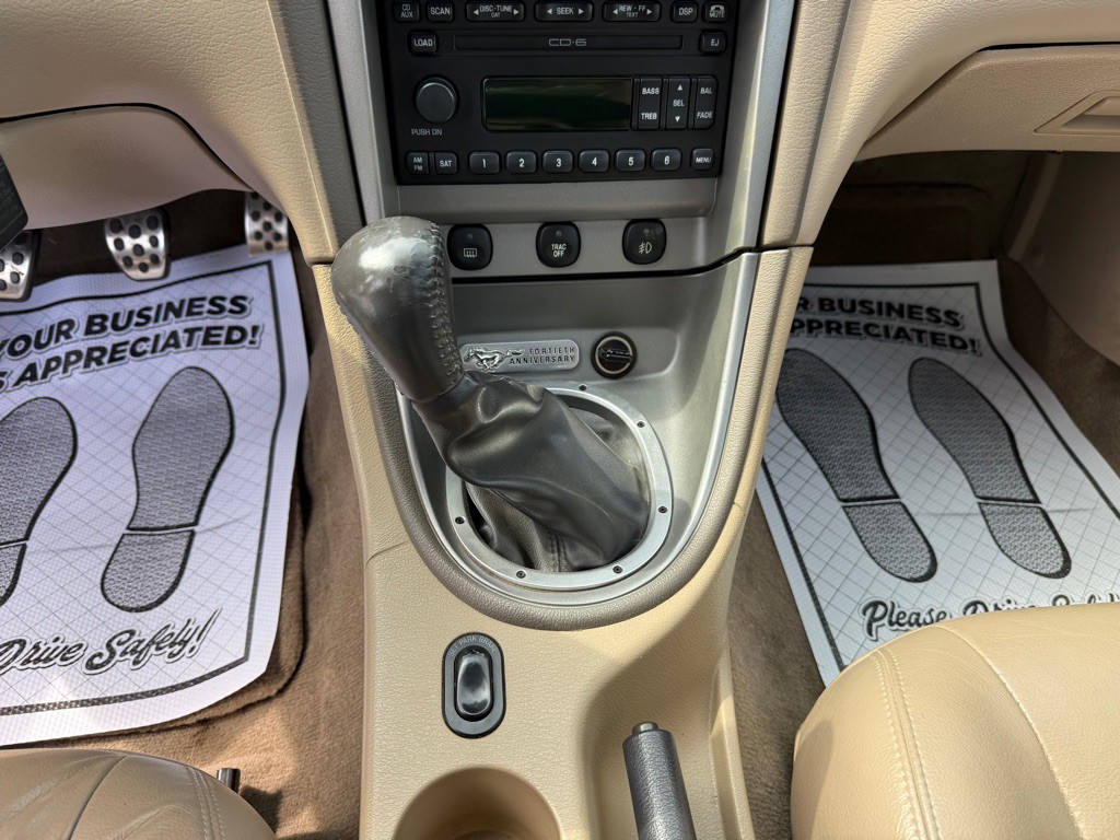 2004 Ford Mustang Image 12