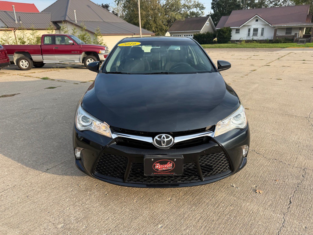 2016 Toyota Camry Image 2