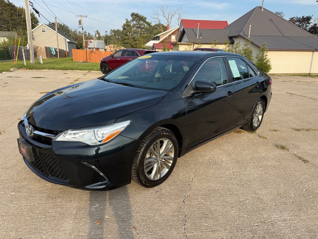 2016 Toyota Camry Image 3