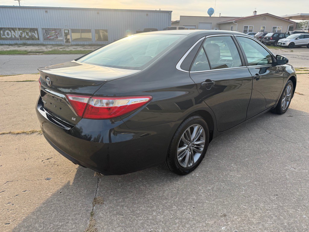 2016 Toyota Camry Image 7