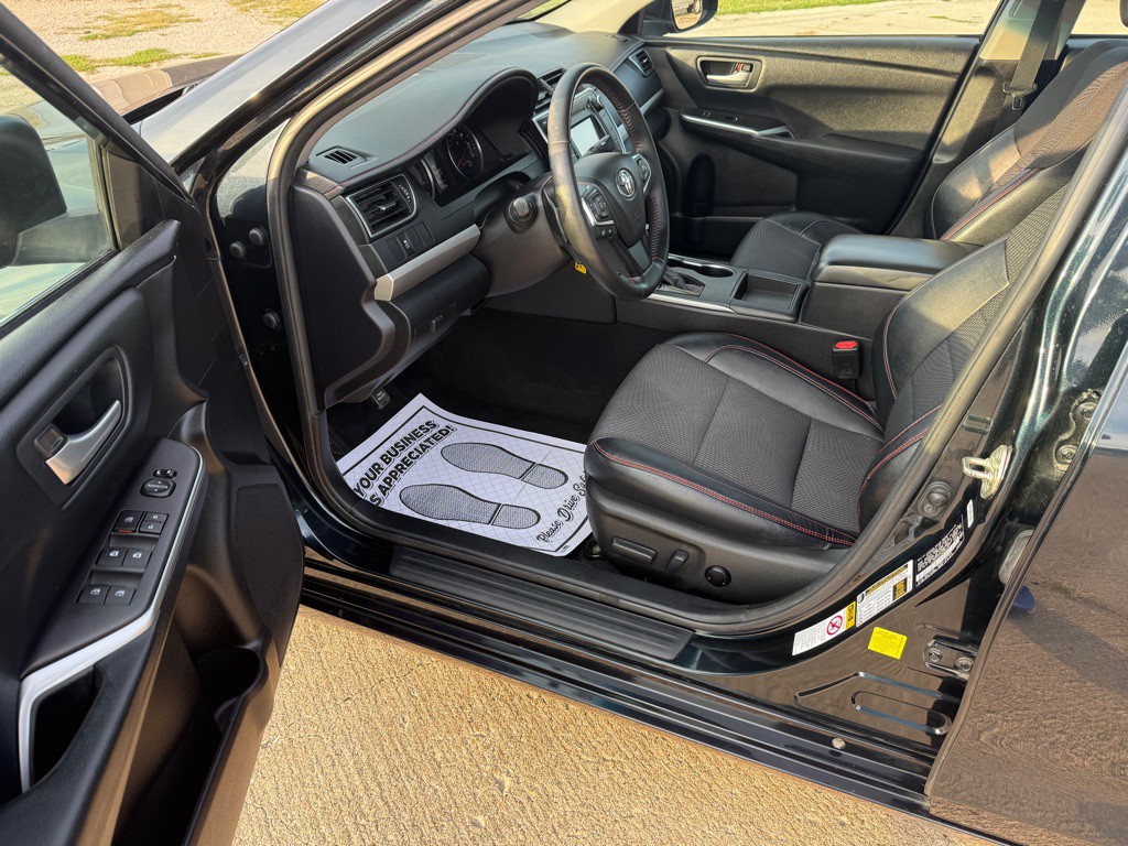 2016 Toyota Camry Image 8