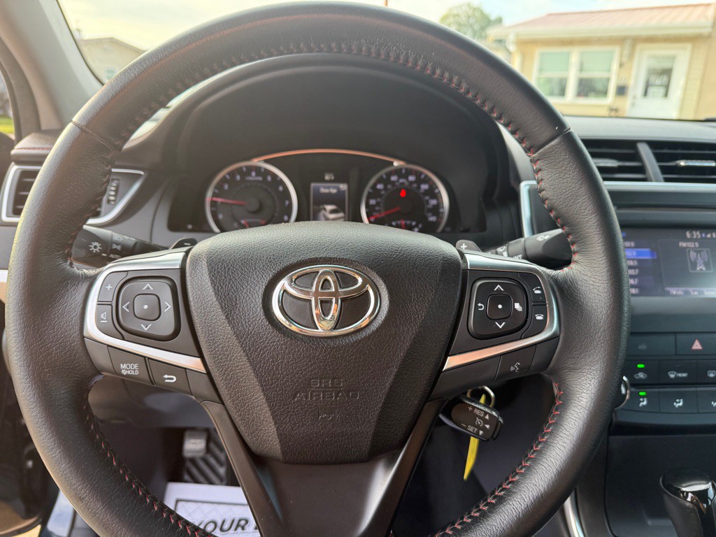 2016 Toyota Camry Image 9