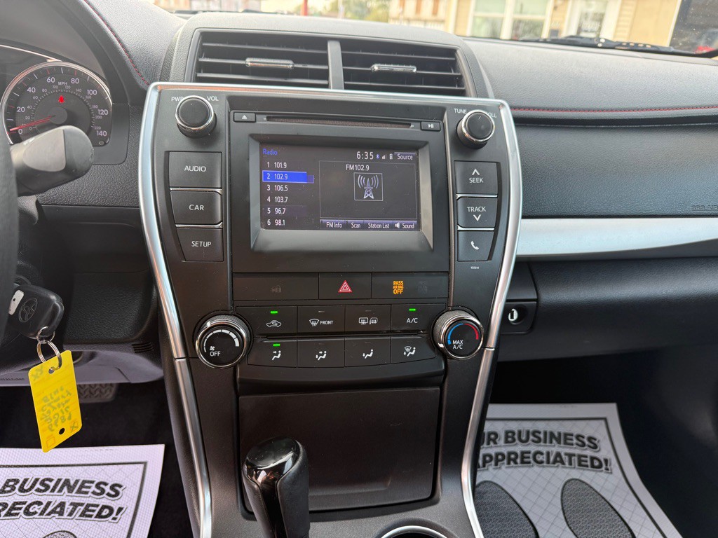 2016 Toyota Camry Image 10