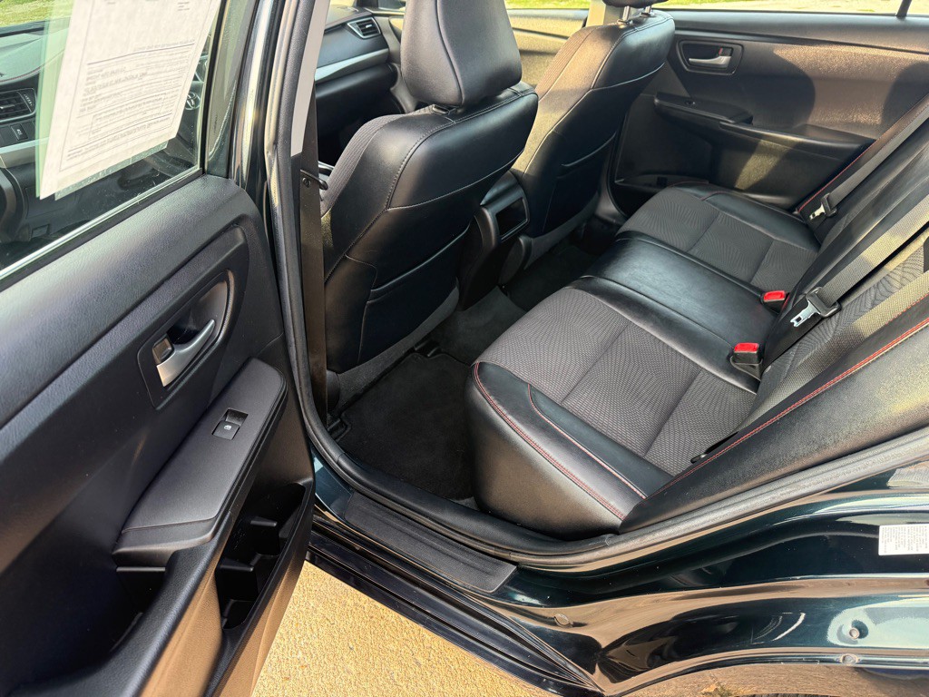 2016 Toyota Camry Image 11