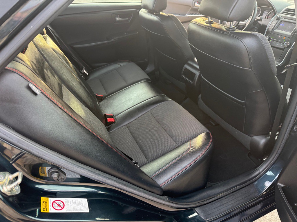 2016 Toyota Camry Image 13