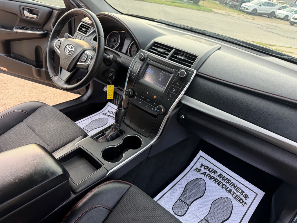 2016 Toyota Camry Image 15