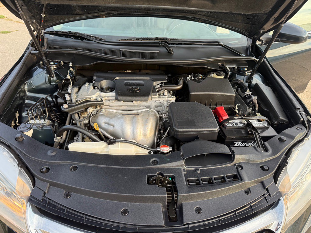 2016 Toyota Camry Image 18