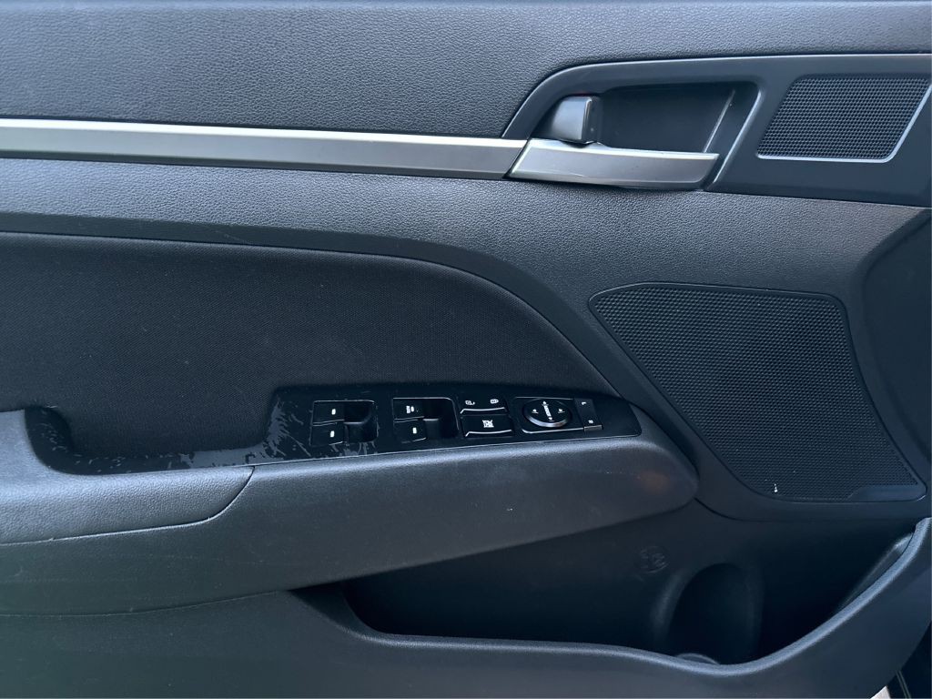 2020 Hyundai Elantra Image 26