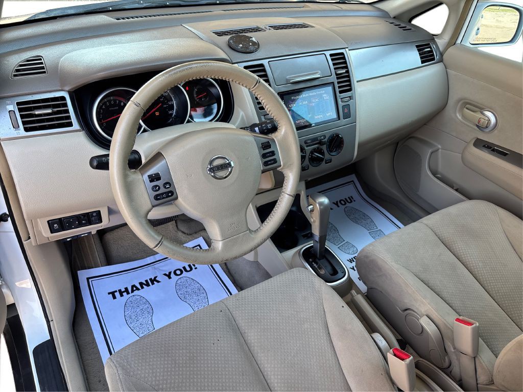 2012 Nissan Versa Image 11