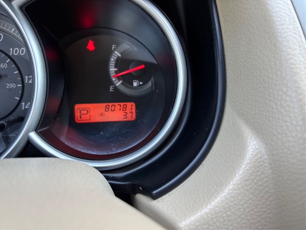 2012 Nissan Versa Image 9