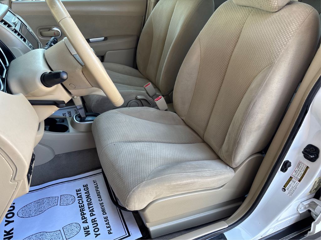 2012 Nissan Versa Image 12