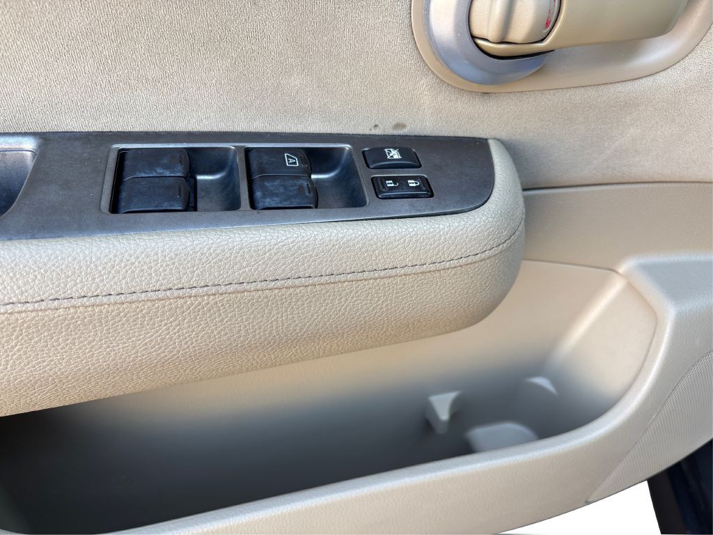 2012 Nissan Versa Image 16