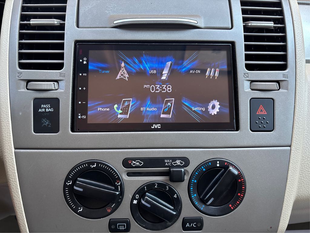 2012 Nissan Versa Image 17