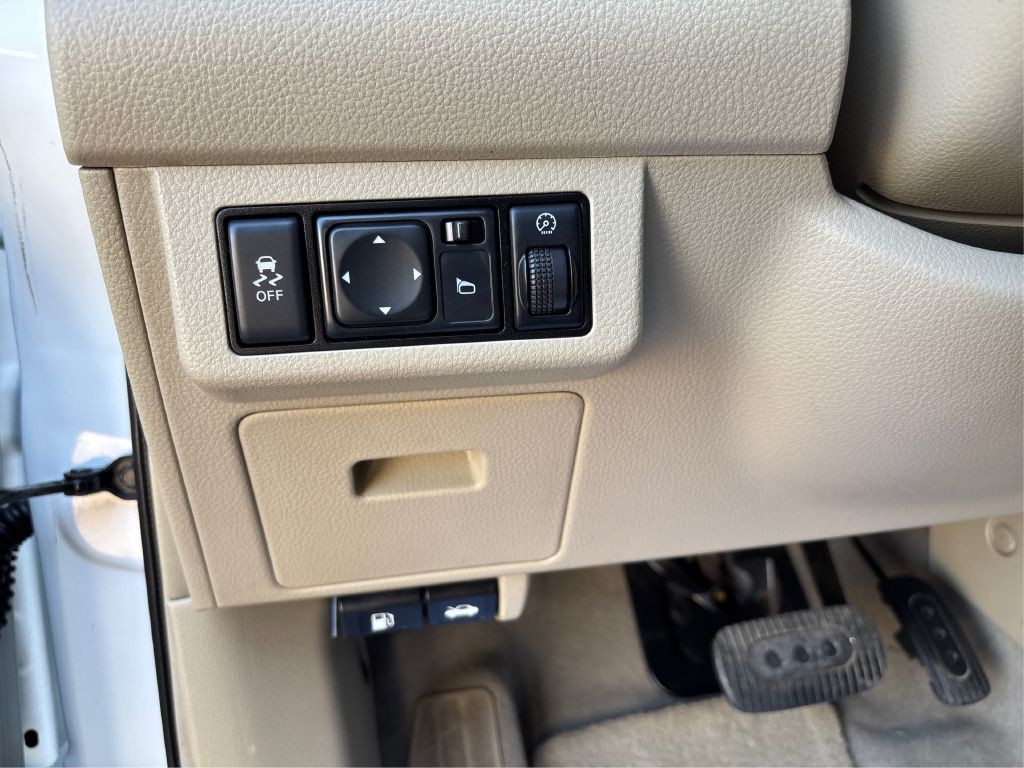 2012 Nissan Versa Image 25