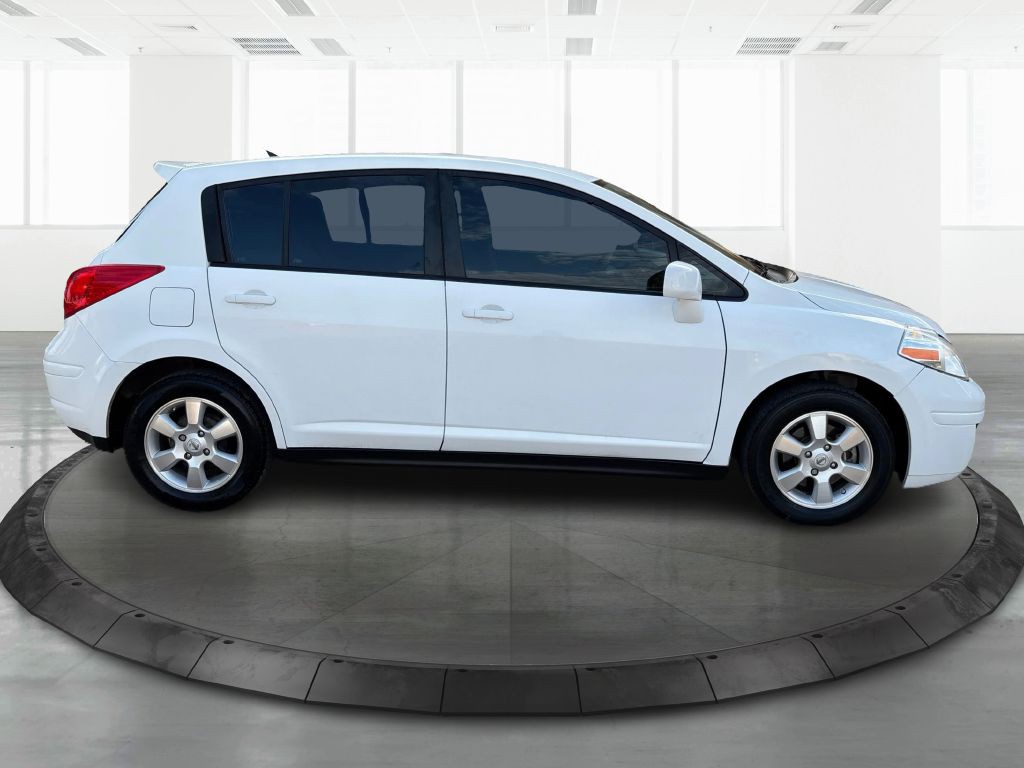 2012 Nissan Versa Image 4