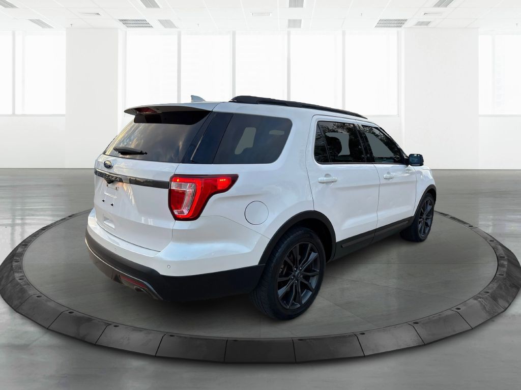 2017 Ford Explorer Image 2