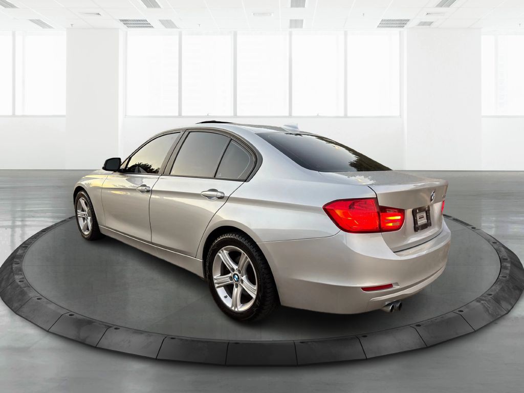2014 BMW 3 Series Image 2