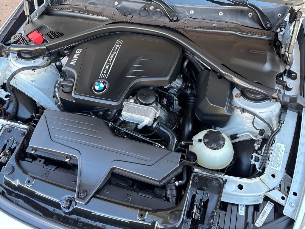 2014 BMW 3 Series Image 24