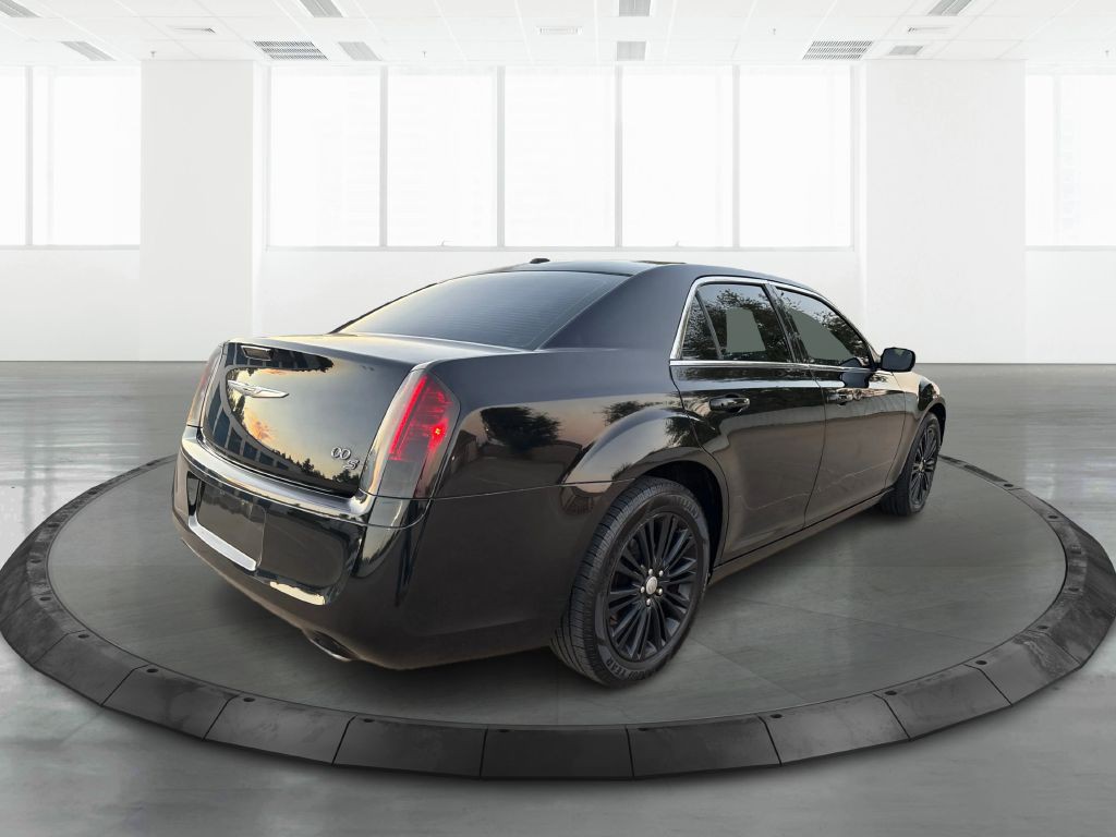 2014 Chrysler 300 Image 4