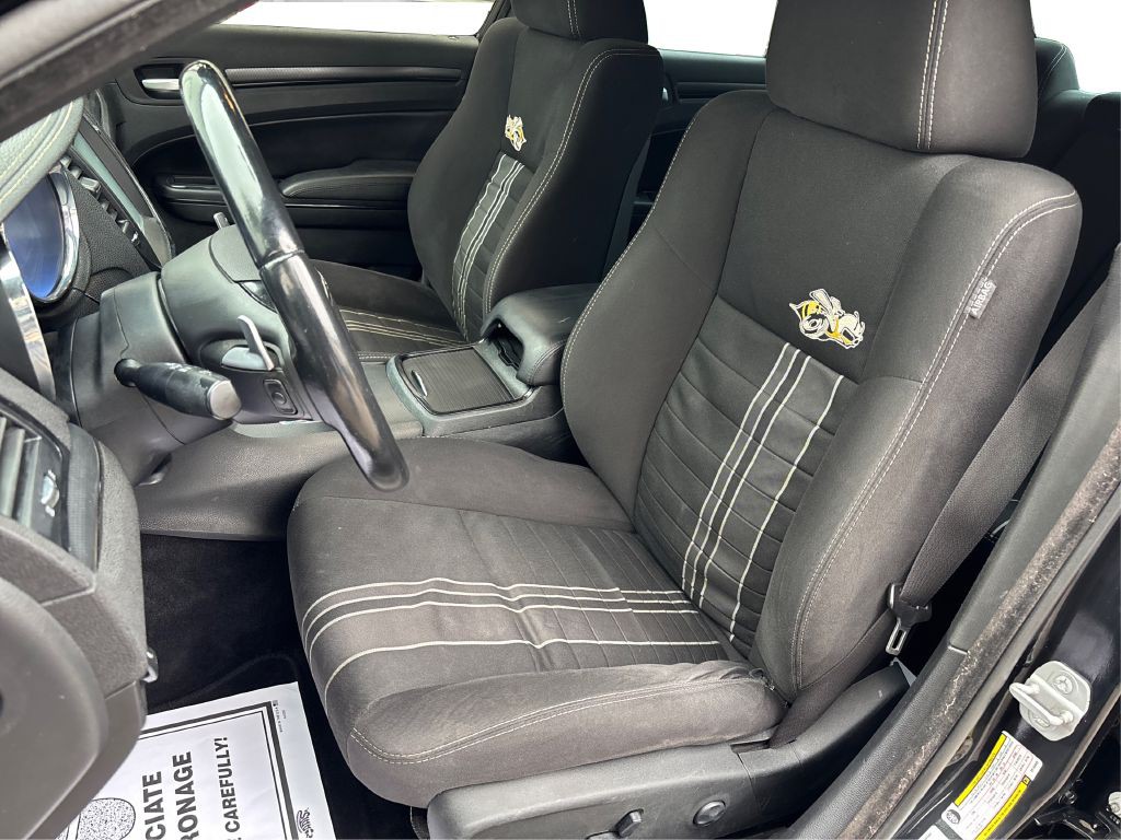 2014 Chrysler 300 Image 11