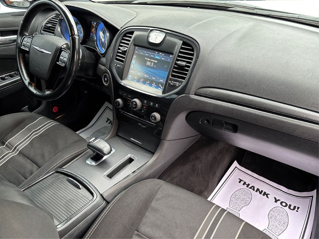 2014 Chrysler 300 Image 13