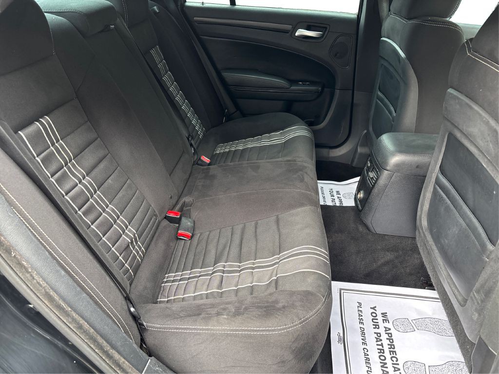 2014 Chrysler 300 Image 15