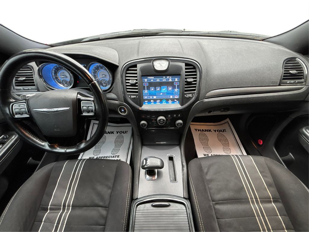 2014 Chrysler 300 Image 19