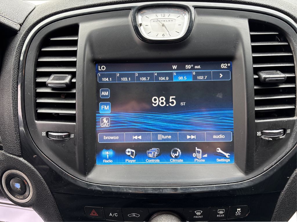 2014 Chrysler 300 Image 20