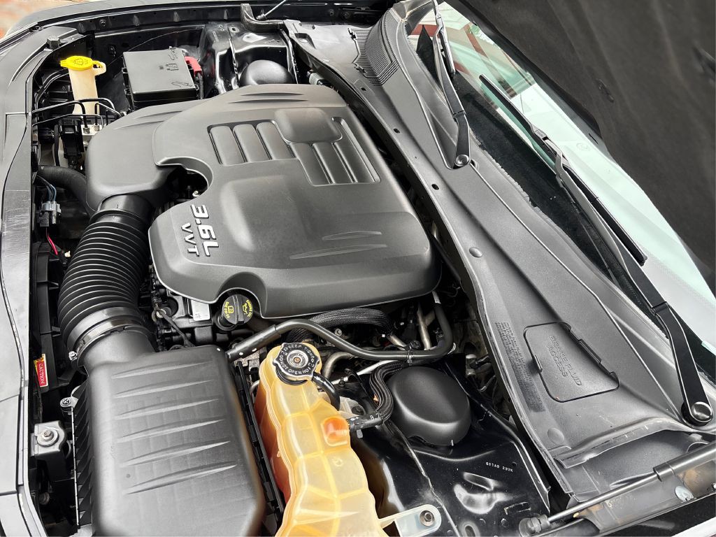 2014 Chrysler 300 Image 23