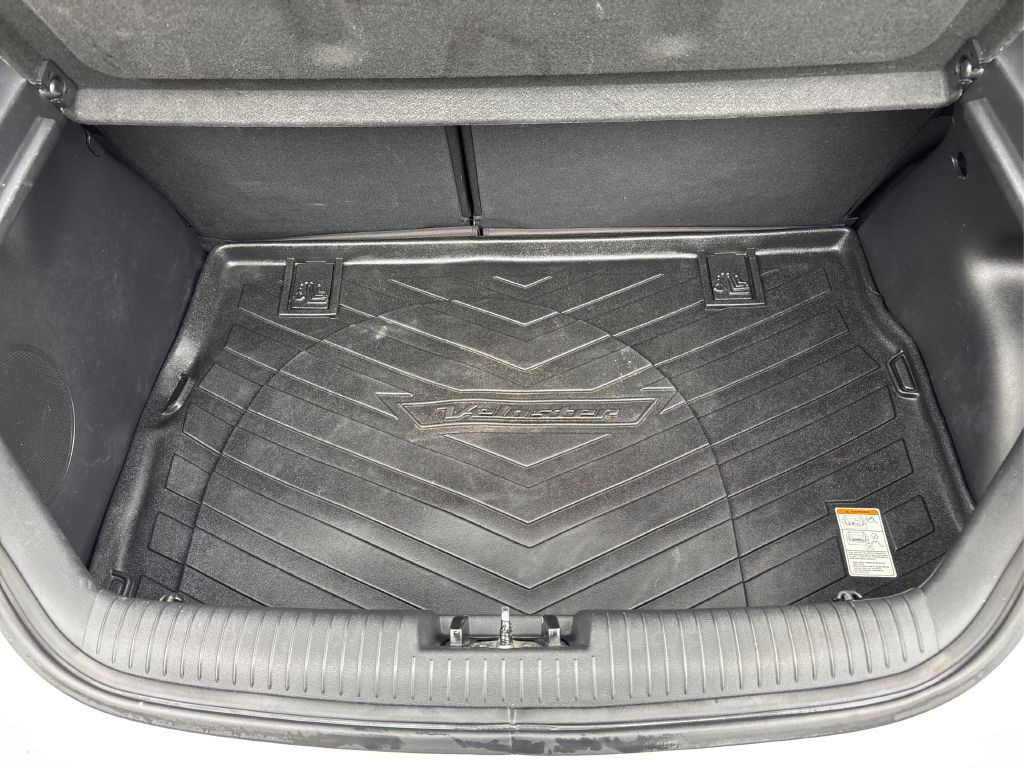 2012 Hyundai Veloster Image 22