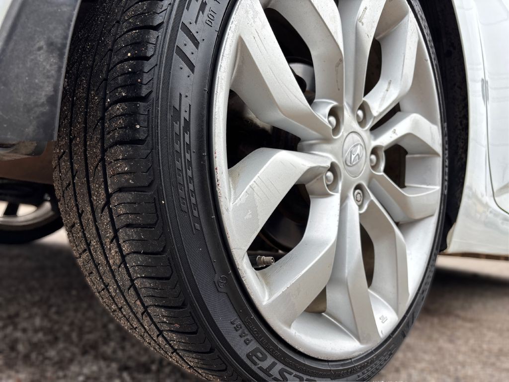 2012 Hyundai Veloster Image 23