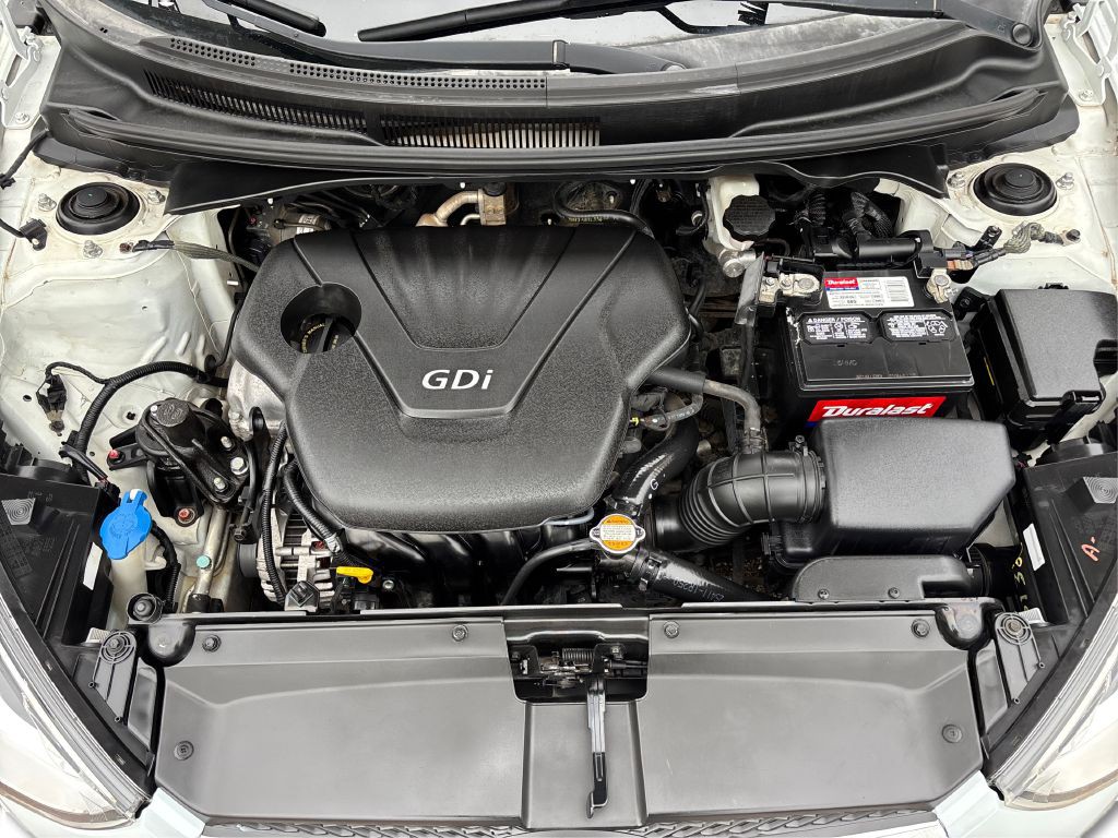 2012 Hyundai Veloster Image 24