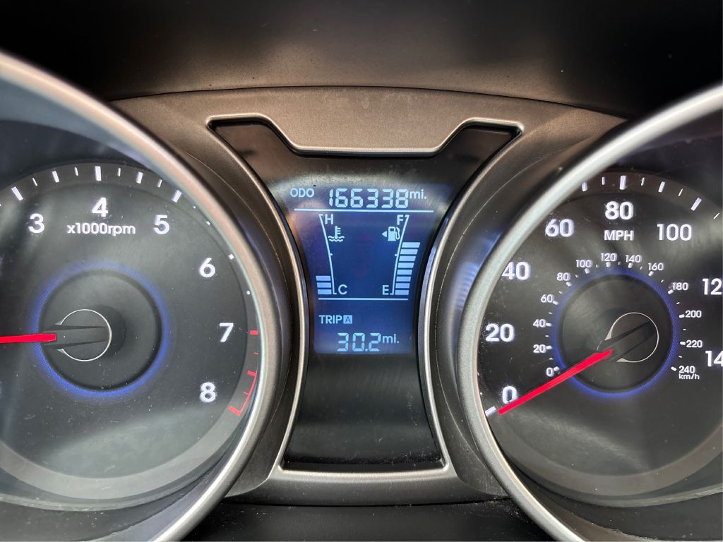 2012 Hyundai Veloster Image 25