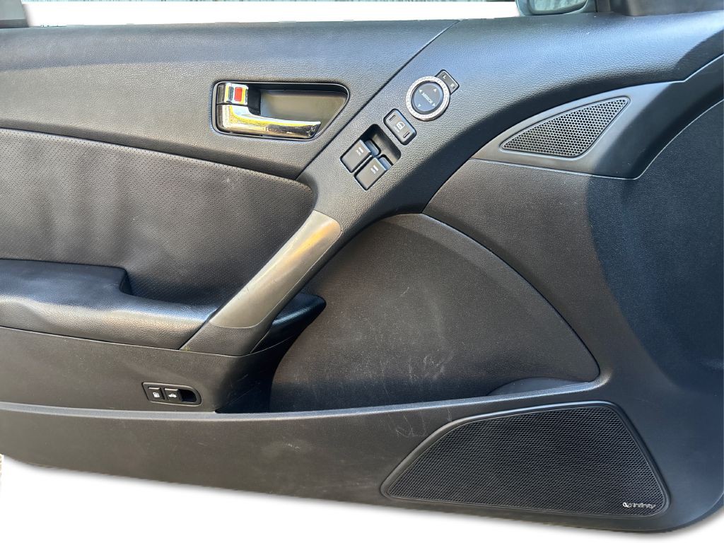 2012 Hyundai Genesis Image 16