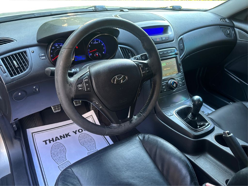 2012 Hyundai Genesis Image 25