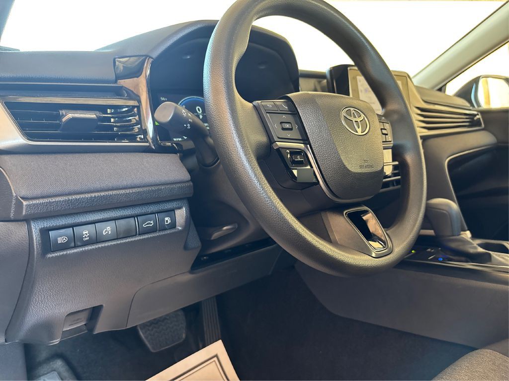 2025 Toyota Camry Image 19