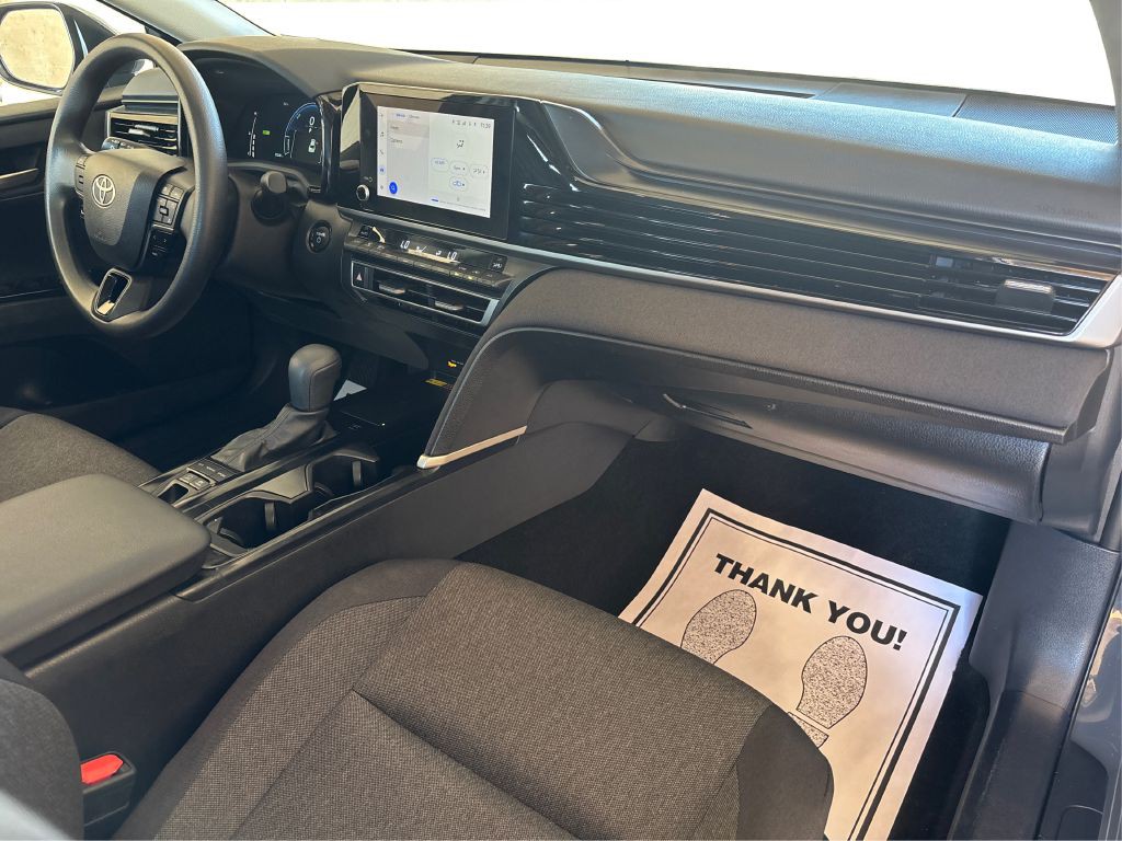 2025 Toyota Camry Image 9