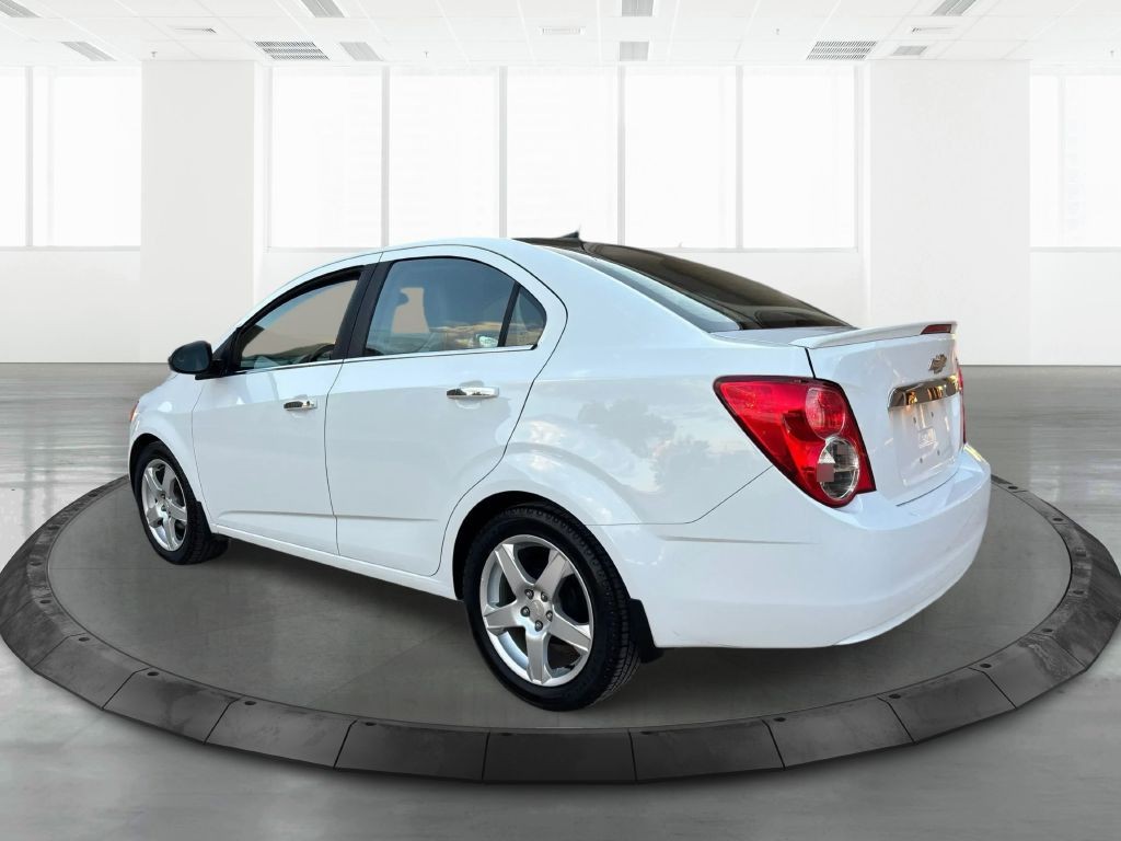 2013 Chevrolet Sonic Image 2