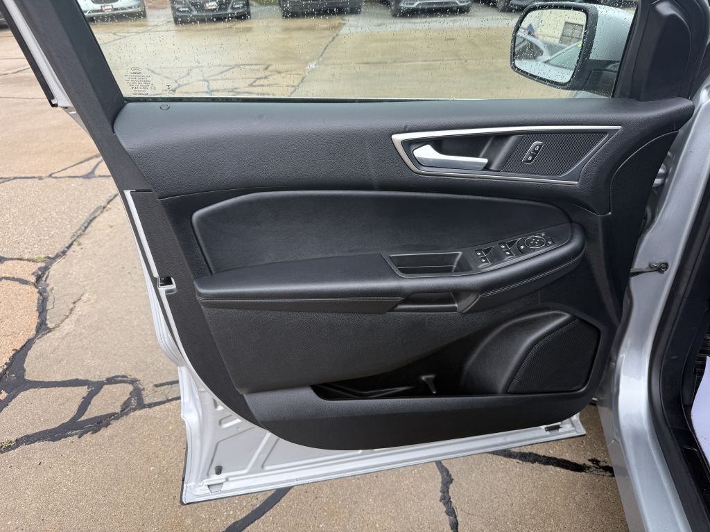 2022 Ford Edge Image 10