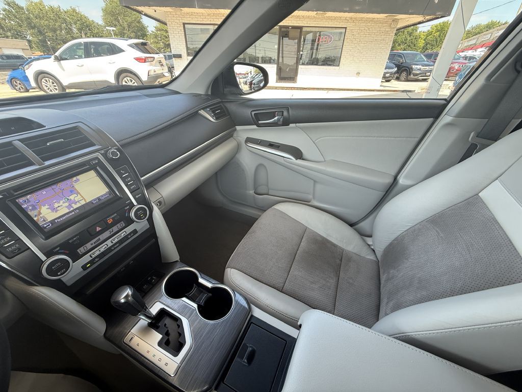 2013 Toyota Camry Image 20