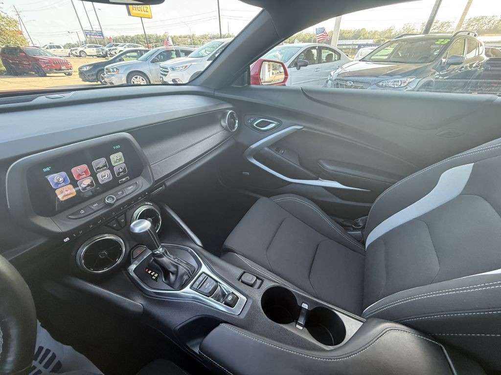 2017 Chevrolet Camaro Image 18