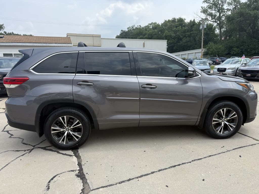 2017 Toyota Highlander Image 8