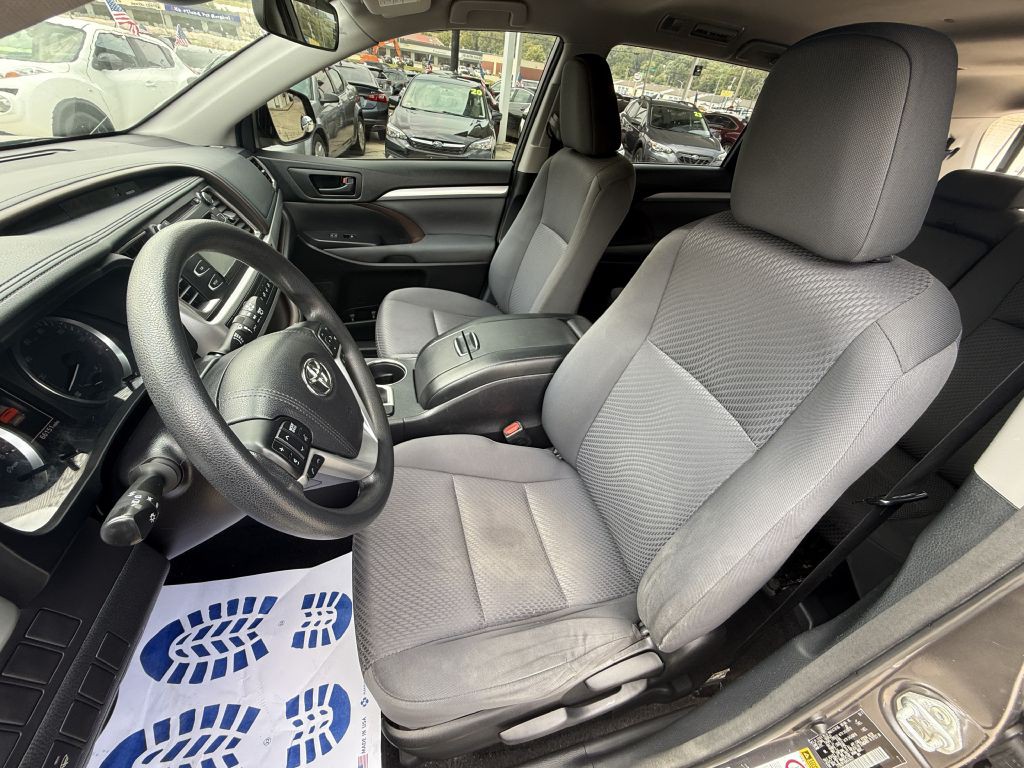 2017 Toyota Highlander Image 11