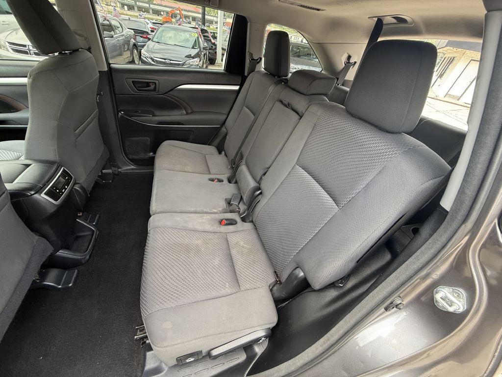 2017 Toyota Highlander Image 12