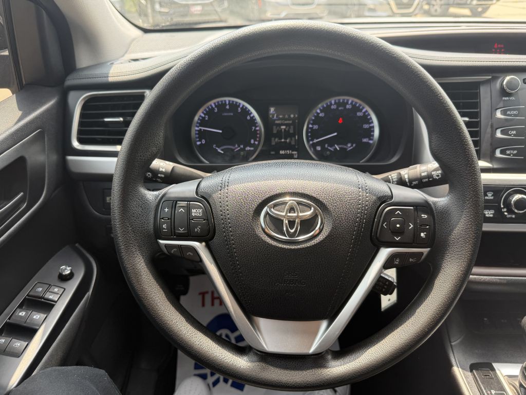 2017 Toyota Highlander Image 14