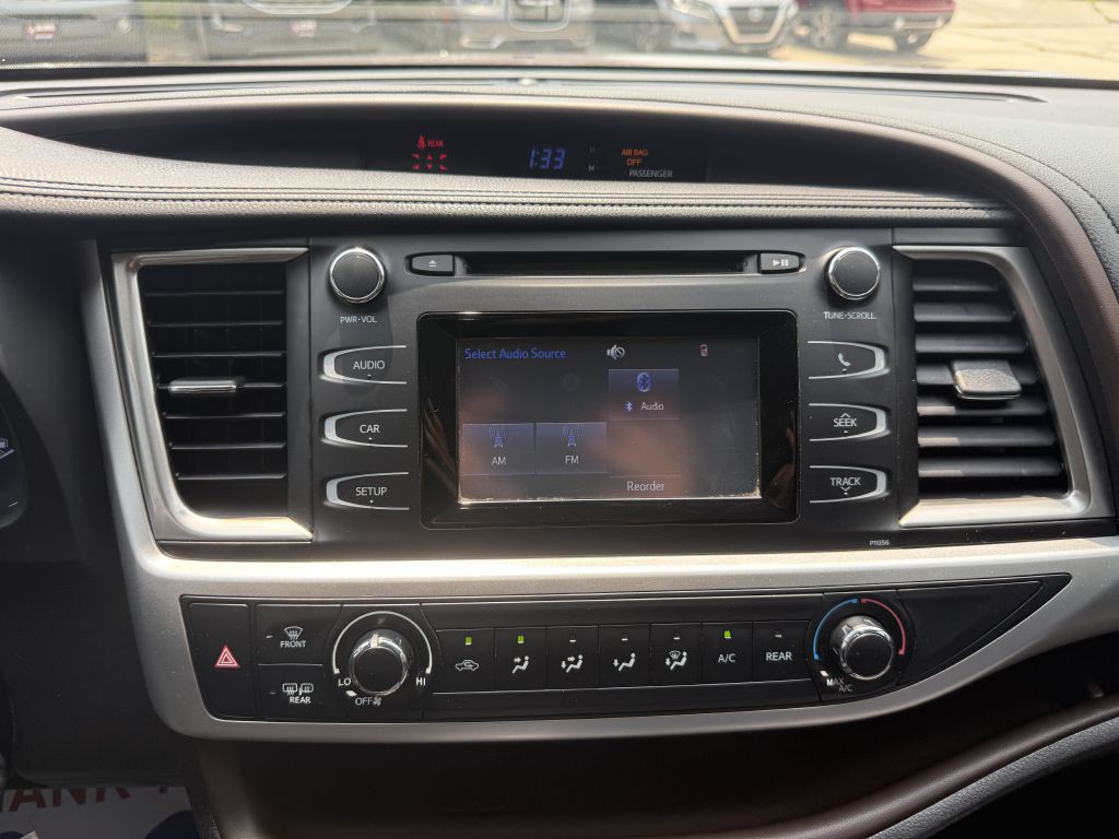 2017 Toyota Highlander Image 16